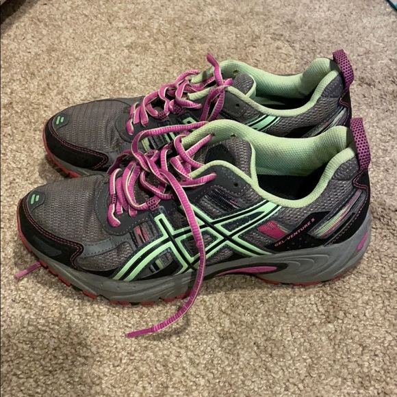 Running Shoes - Picture 2 of 4